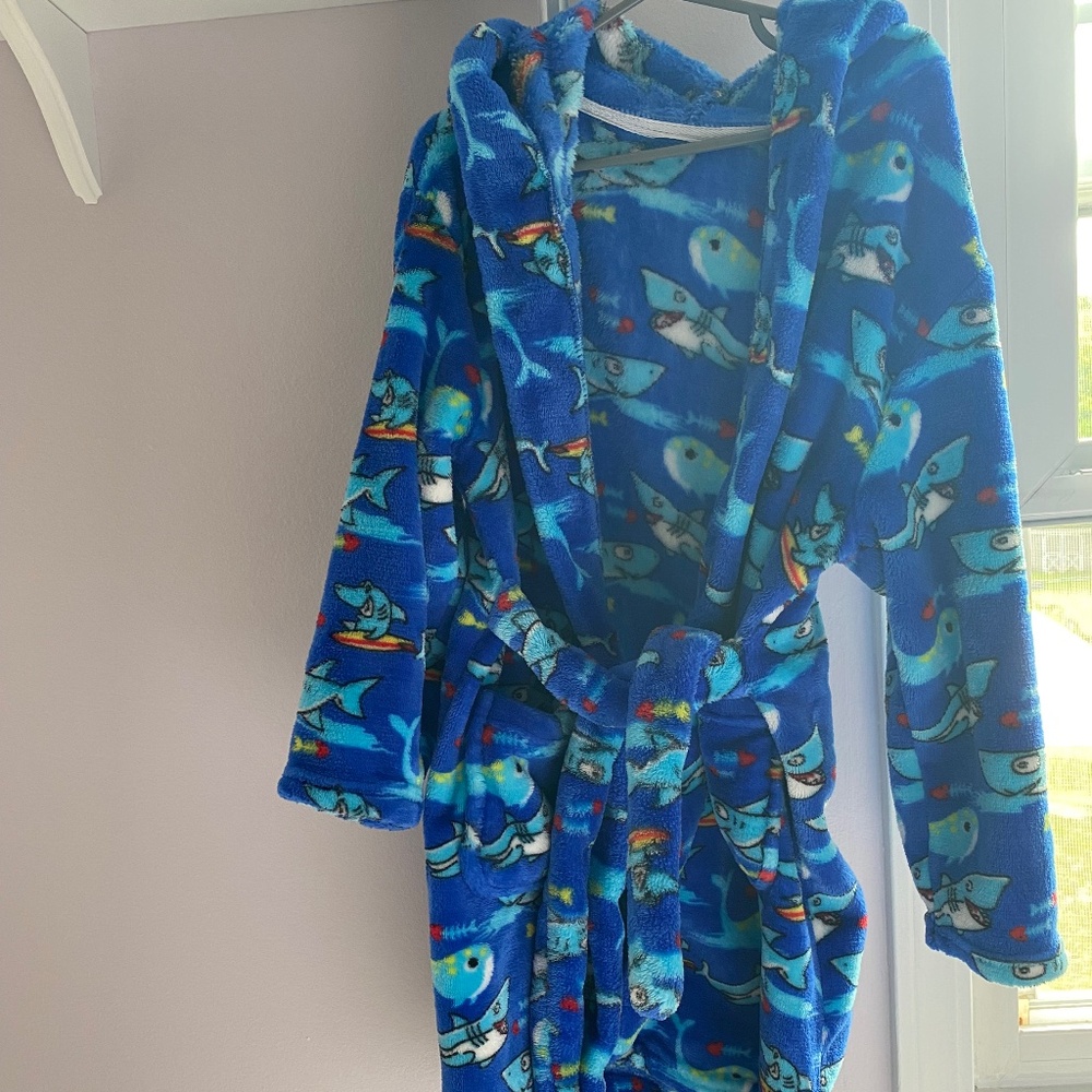 Kids shark bath robe - Picture 2 of 2